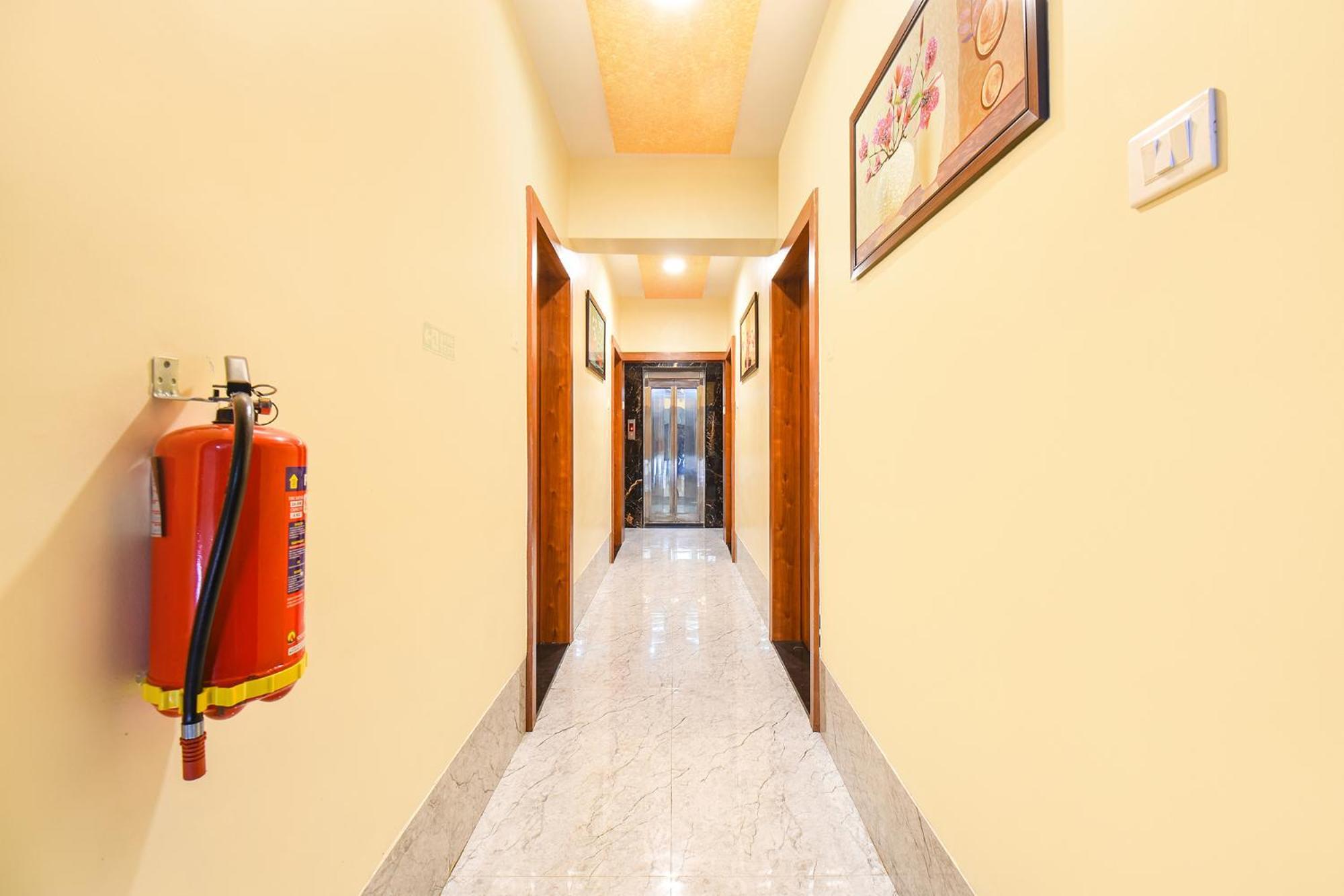 Fabhotel Prime Kharadi Residency - Nr Lohgaon ปูเน่ ภายนอก รูปภาพ